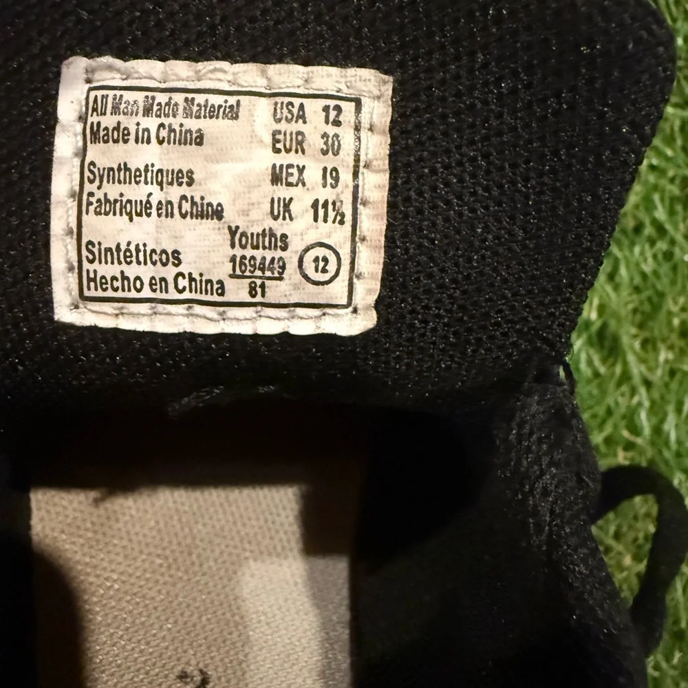 Champion Kids Black Soccer cleats - Picture 2 of 3